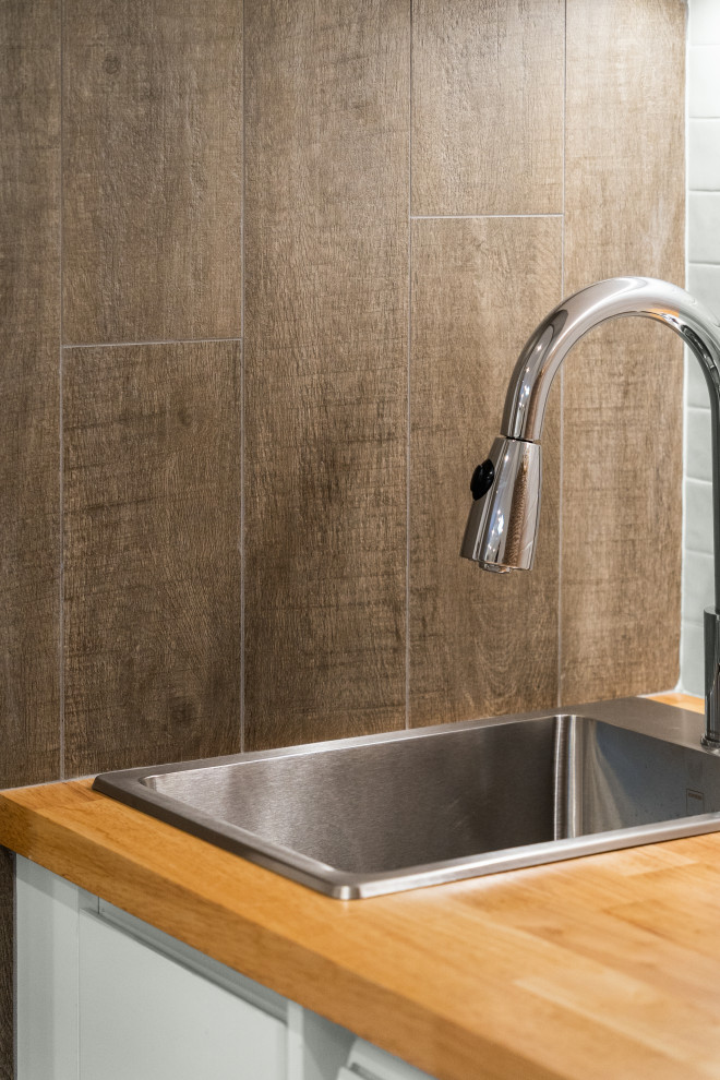 Photo of a transitional laundry room in Sydney.
