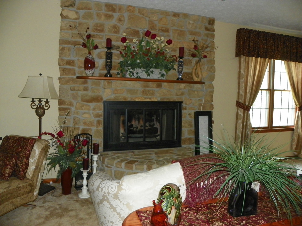 Photo of a transitional living room in Indianapolis.