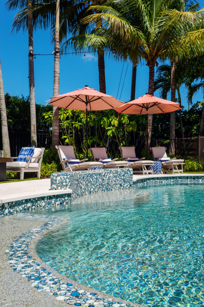 Miami Beach Oasis - Modern - Pool - Miami - by Errez Design Inc. | Houzz