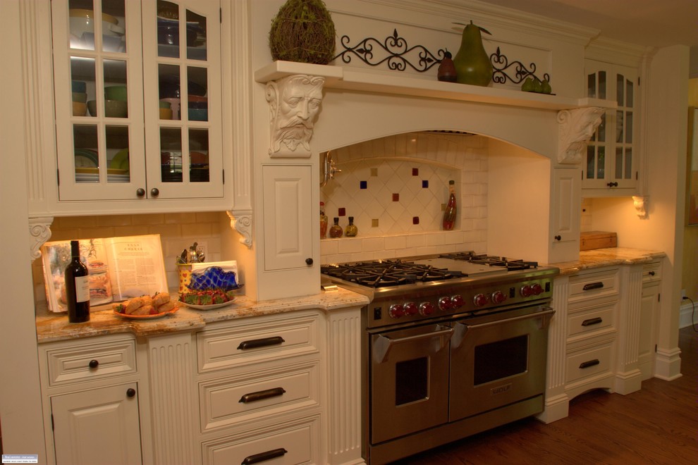 Kitchen - kitchen idea in Bridgeport