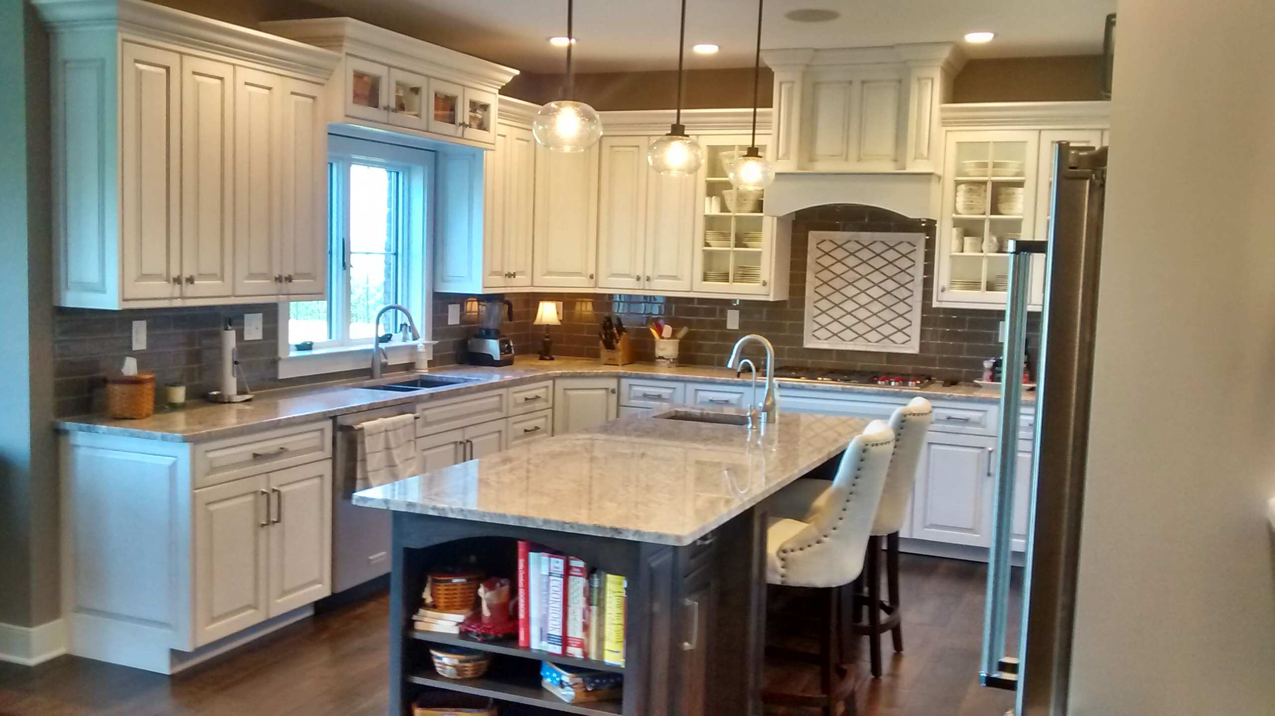 White Glazed Traditional Kitchen with Stained Island