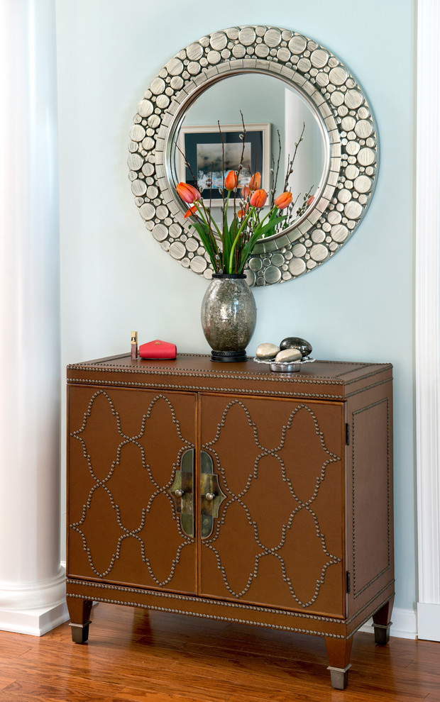 Entryway - small transitional entryway idea in New York