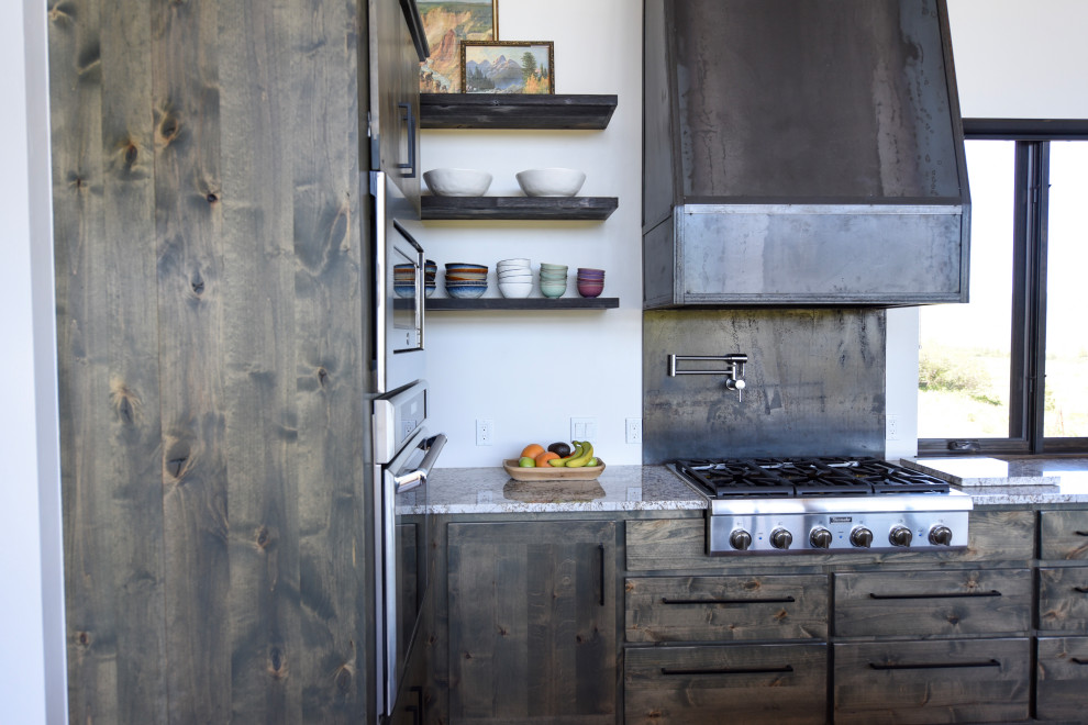 Mountain style kitchen photo with stainless steel appliances