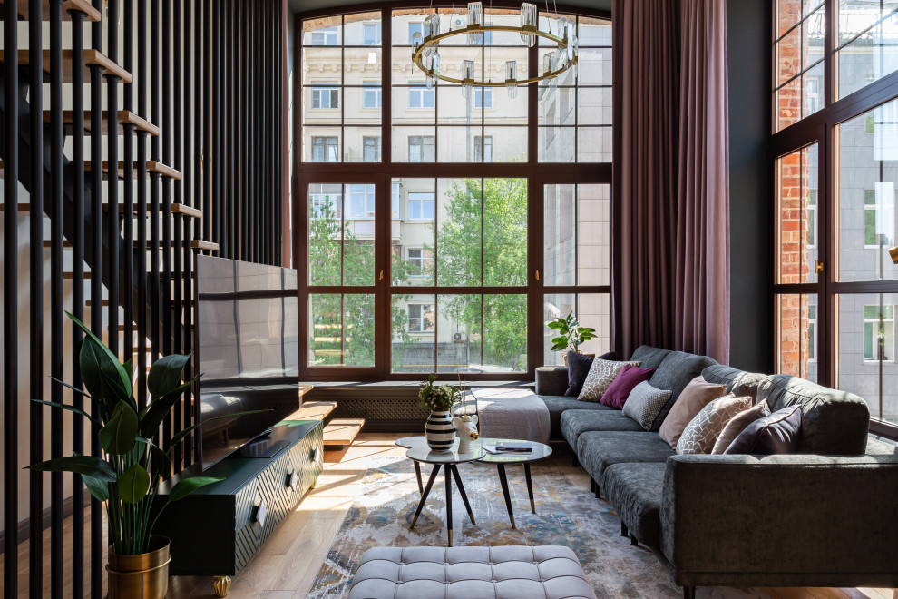 This is an example of an industrial living room in Moscow.