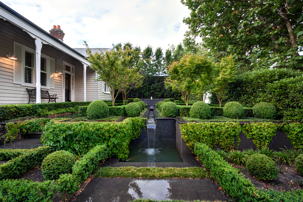Inspiration for a traditional garden in Melbourne.