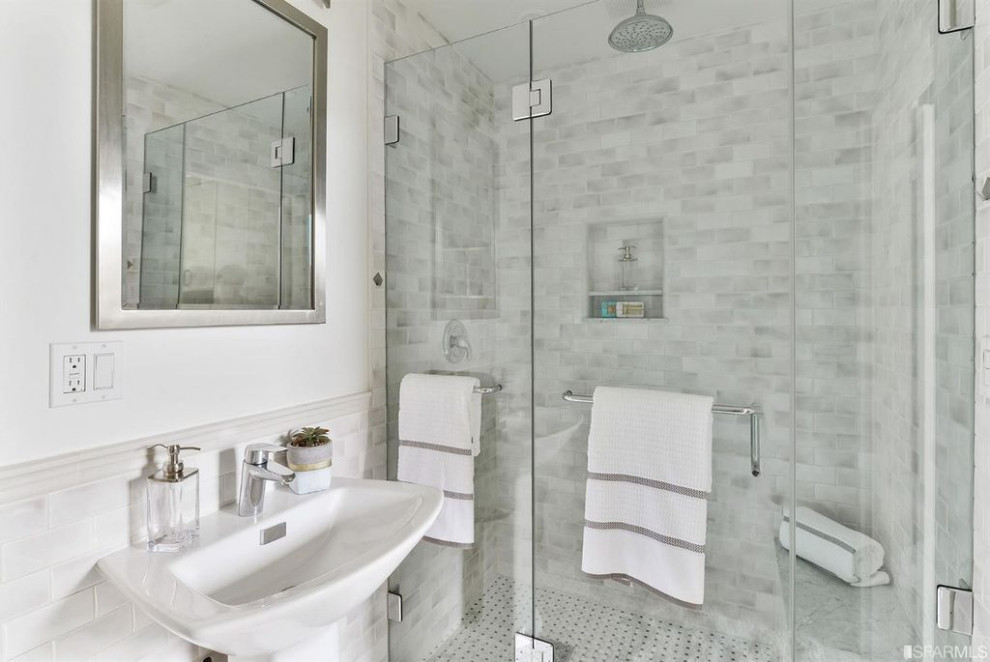 Example of a transitional home design design in San Francisco