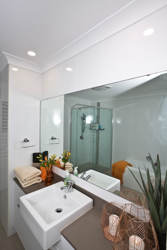 Small transitional 3/4 bathroom in Sydney.