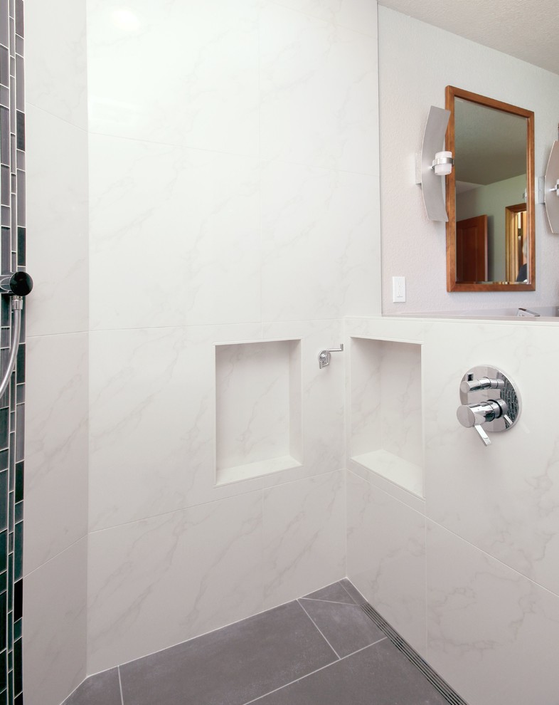 Example of a transitional bathroom design in San Francisco