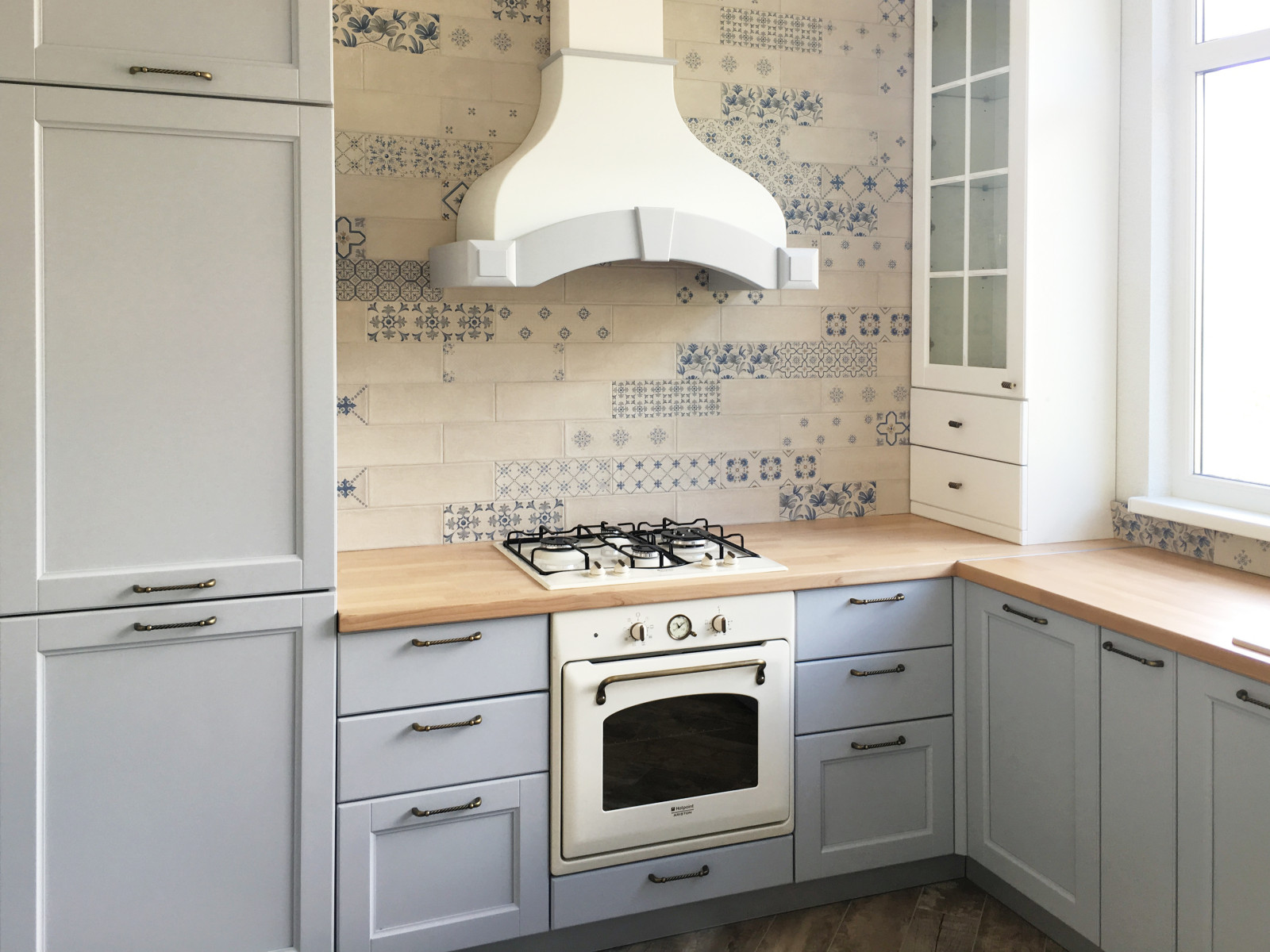 Кухня с фасадами Ларс из бука