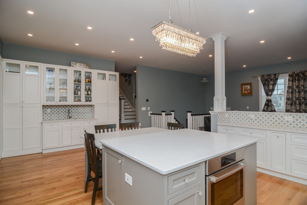 Arts and crafts home design photo in Boston