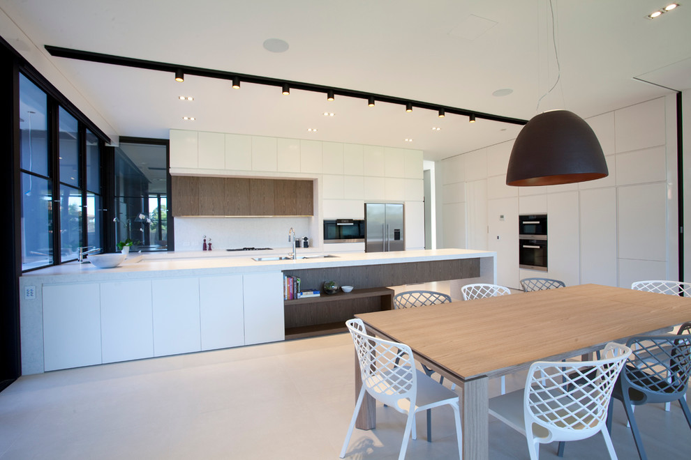 Inspiration for a transitional kitchen in Melbourne.
