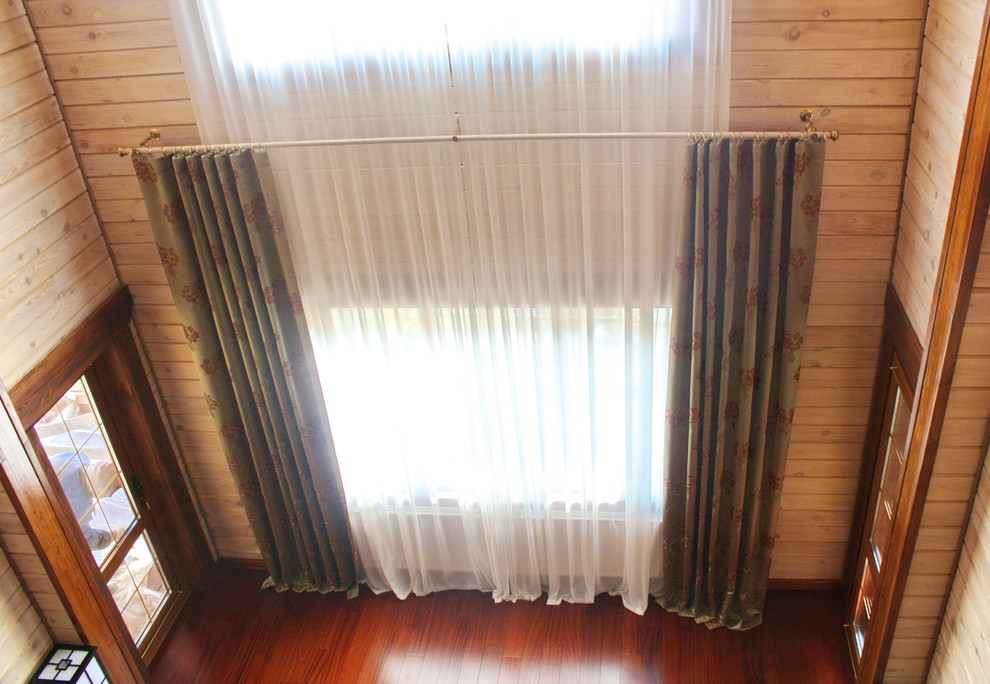 В загородном деревянном доме