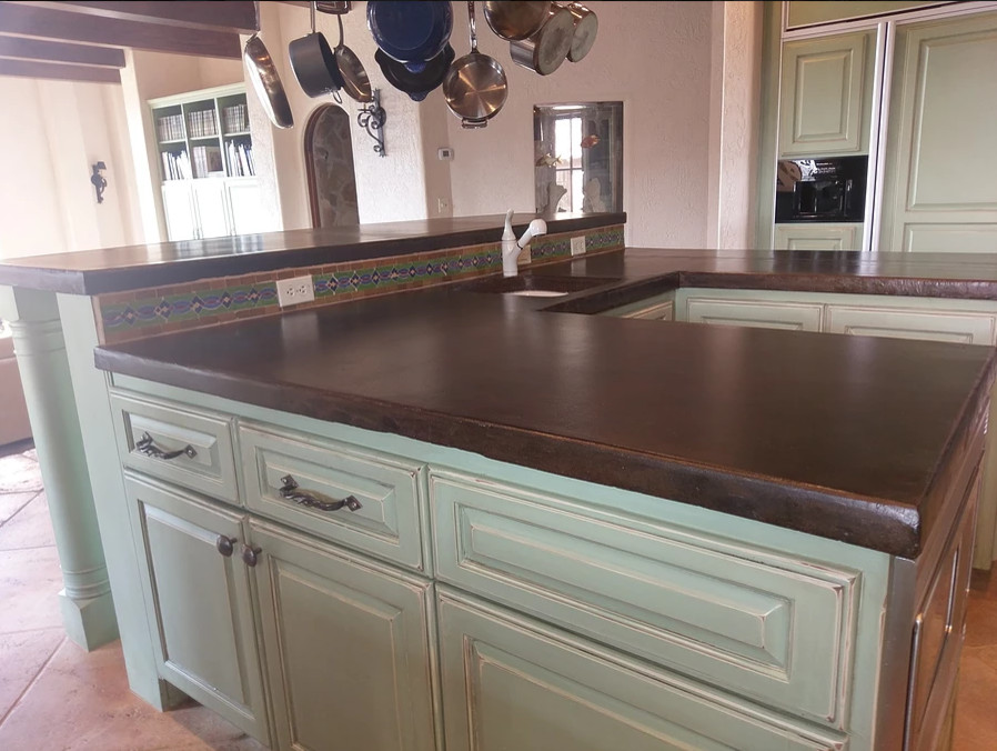 Kitchen - transitional kitchen idea in Austin