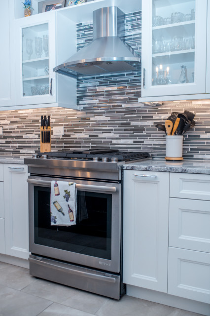 Transitional transitional-kitchen