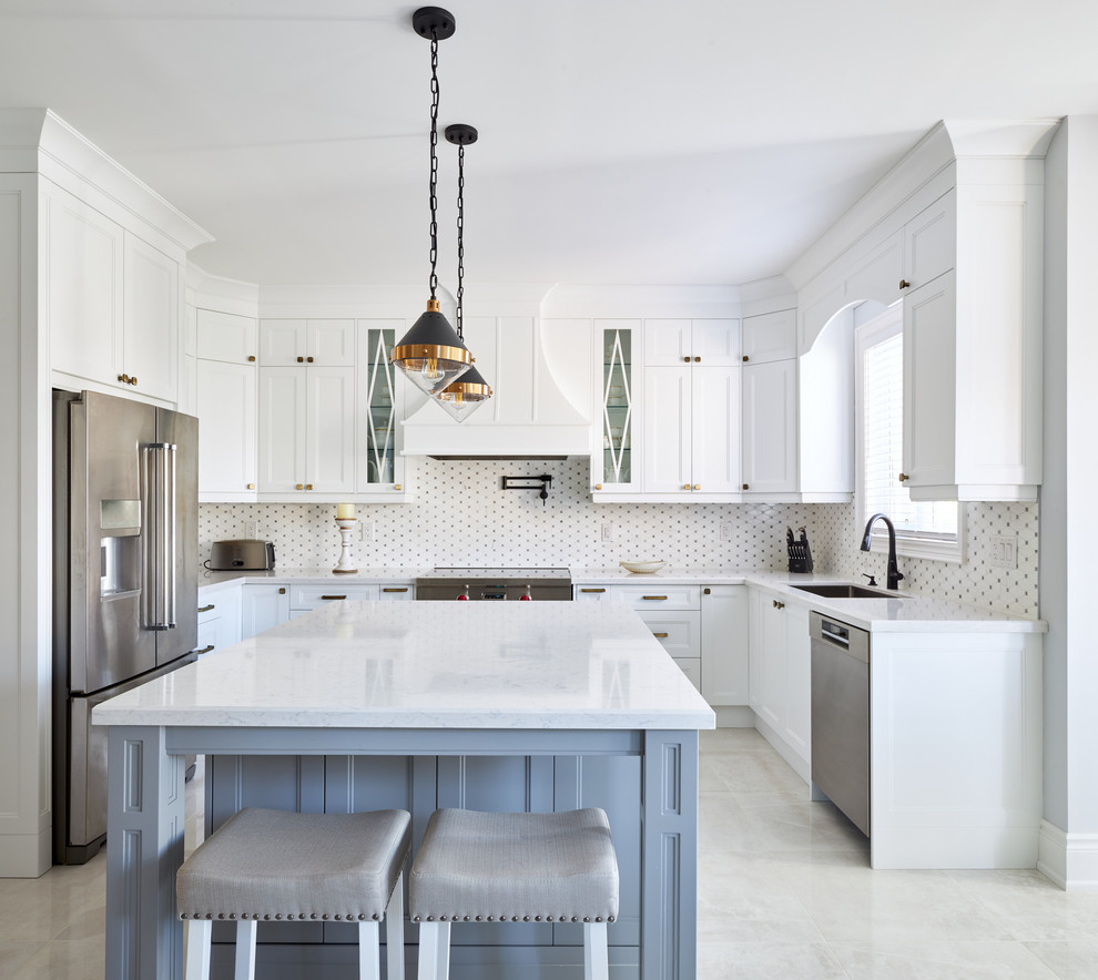 Large transitional u-shaped eat-in kitchen in Toronto with an undermount sink, shaker cabinets, white cabinets, quartz benchtops, white splashback, marble splashback, stainless steel appliances, porcelain floors, with island, white floor and white benchtop.