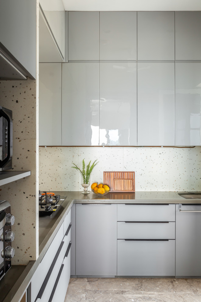 Inspiration for a contemporary kitchen remodel in Mumbai