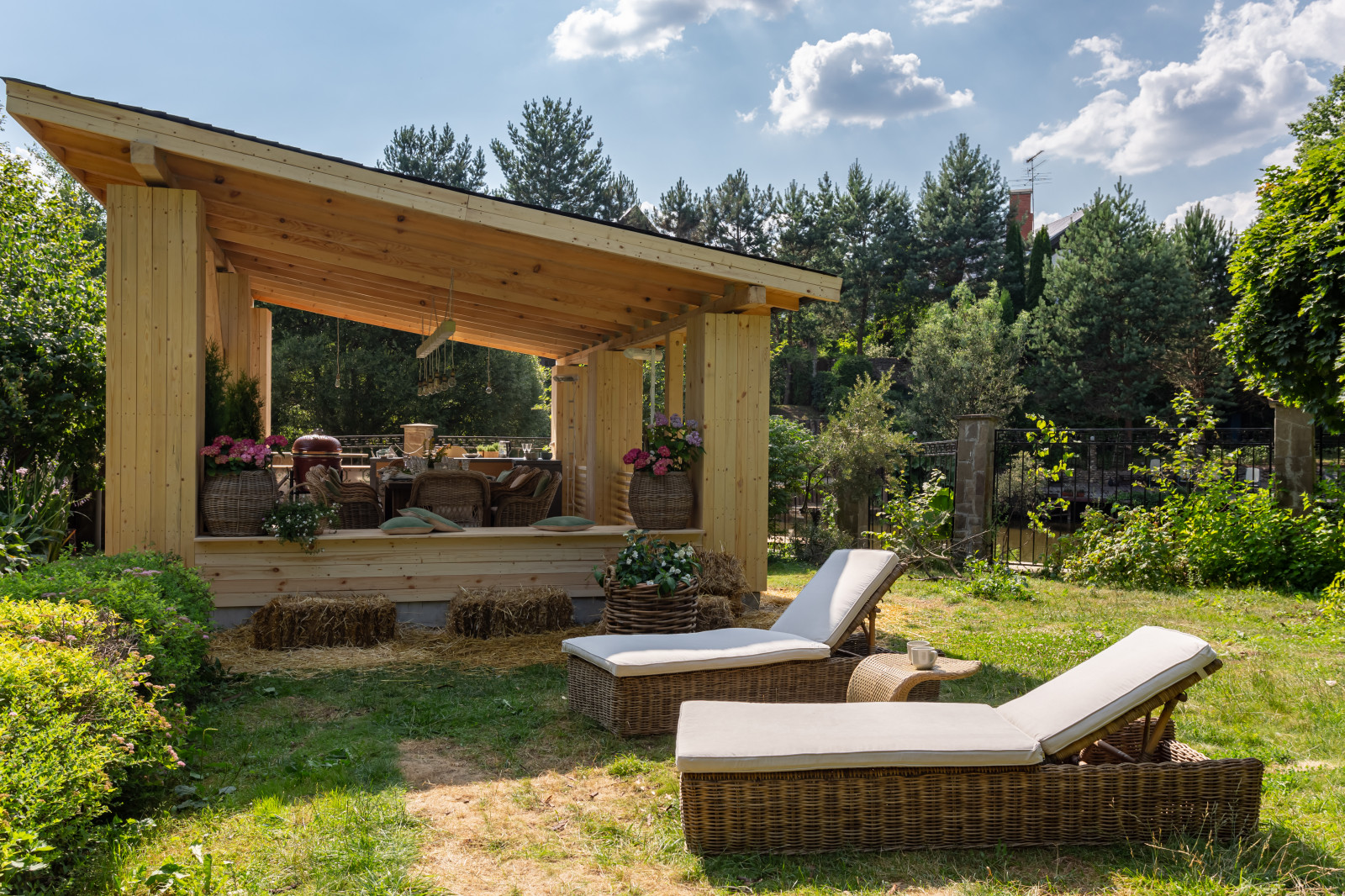 Беседка с летней кухней для Анастасии Вертинской и Степана Михалкова. "На дачу"