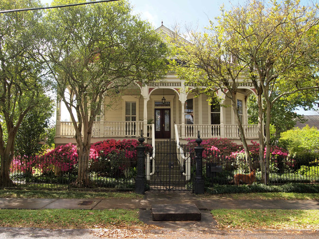 My Houzz Art And Antiques In A Louisiana Center Hall Cottage