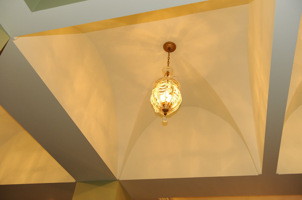 Transitional home design photo in San Francisco