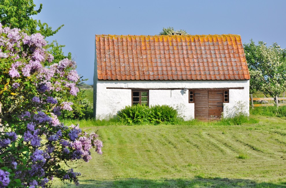 Foto på ett litet lantligt fristående gästhus