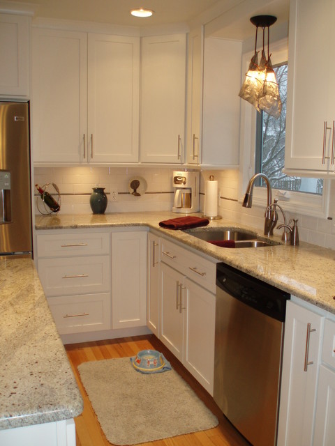 Classic white kitchen traditional-kitchen
