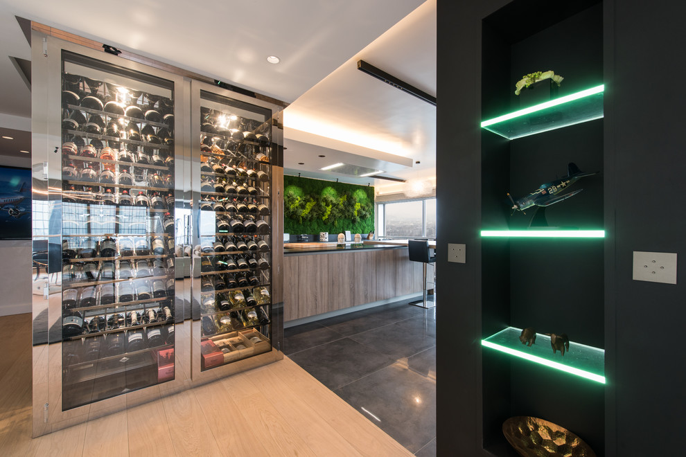 Cave à vin?[Cette photo montre cave à vin in bois clair With un évier intégré, un placard à porte affleurante, un plan de travail en granite, une crédence verte, un électroménager en acier inoxydable, un sol en carrelage de céramique, îlot, un sol noir and plan de travail noir.]:[Cette photo montre caves à vin in bois clair With un évier intégré, un placard à porte affleurante, un plan de travail en granite, une crédence verte, un électroménager en acier inoxydable, un sol en carrelage de céramique, îlot, un sol noir and plan de travail noir.]