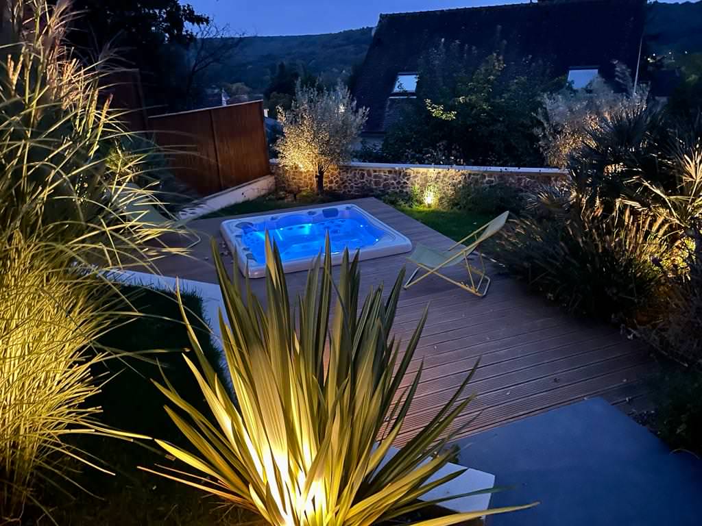 Un écrin de verdure entouré de bois