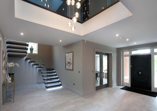 Floating treads staircase with glass balustrades to the stairs and top landing contemporain-escalier
