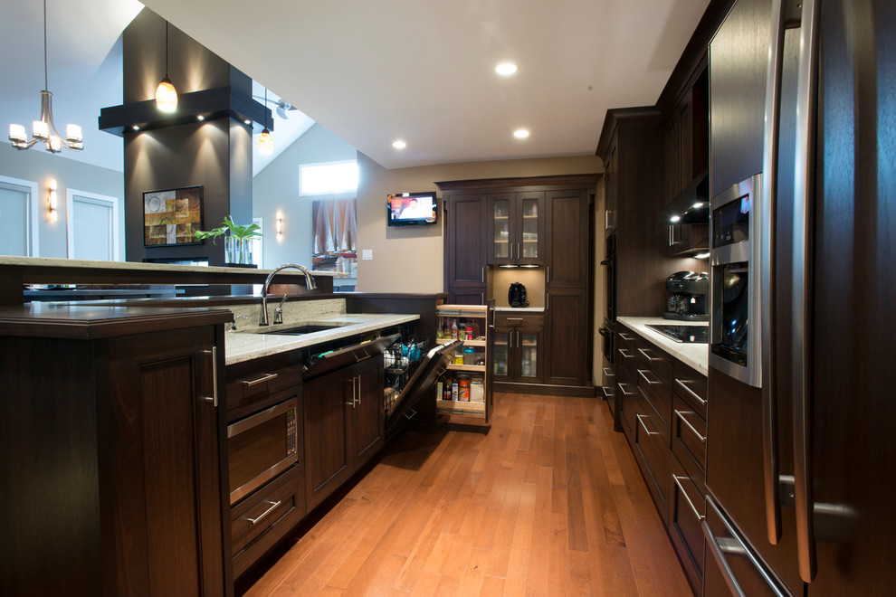 Transitional kitchen photo in Vancouver