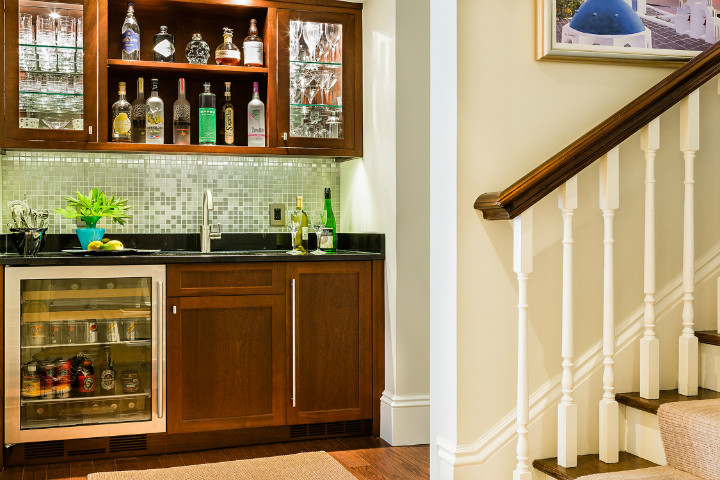 Example of a transitional home design design in Boston