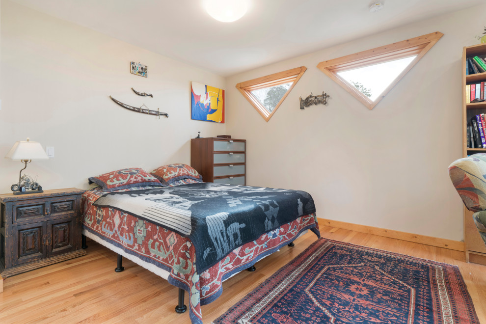 Inspiration for a rustic home design remodel in San Francisco