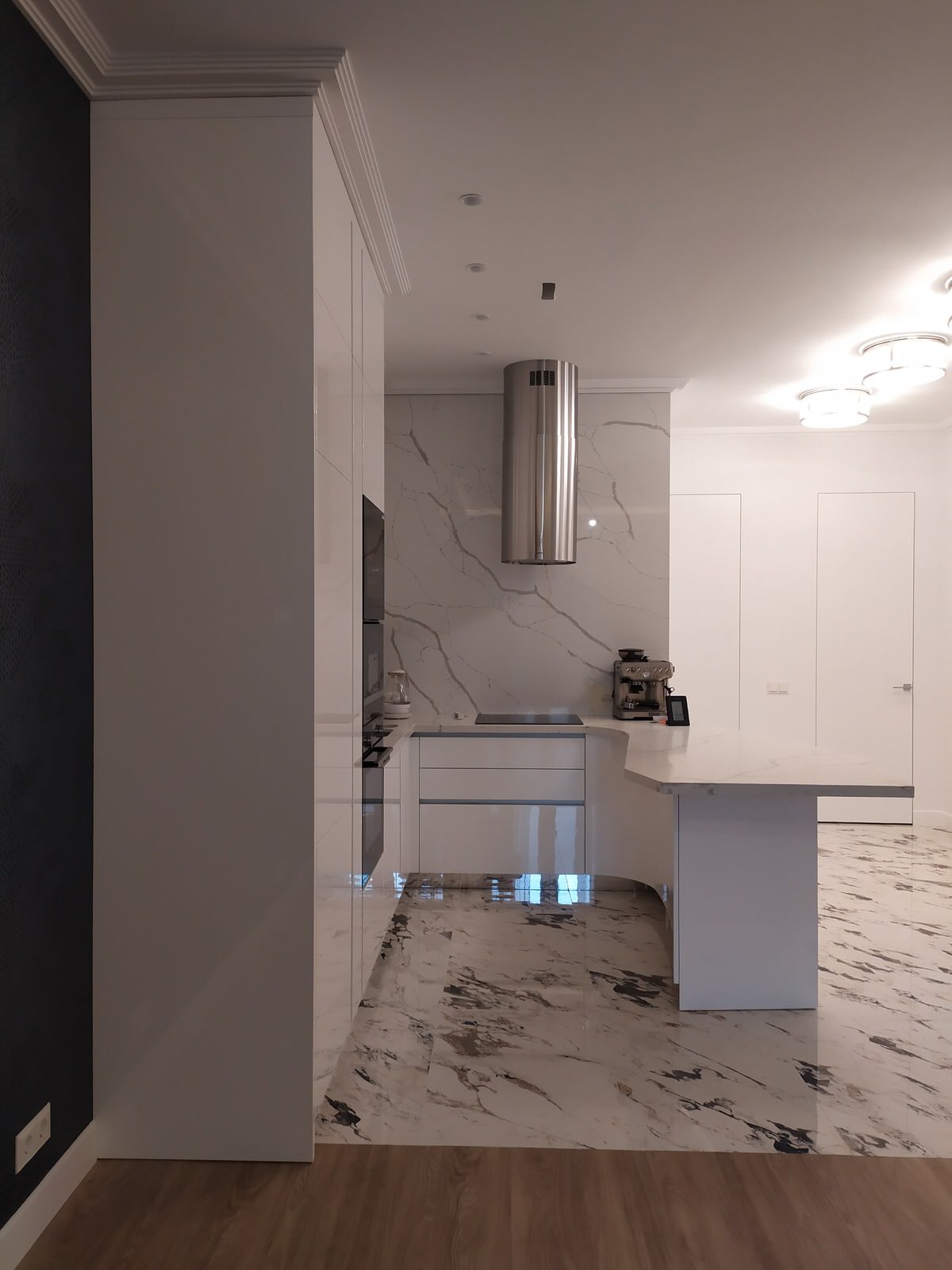 Белый глянец в ЖК Привилегия