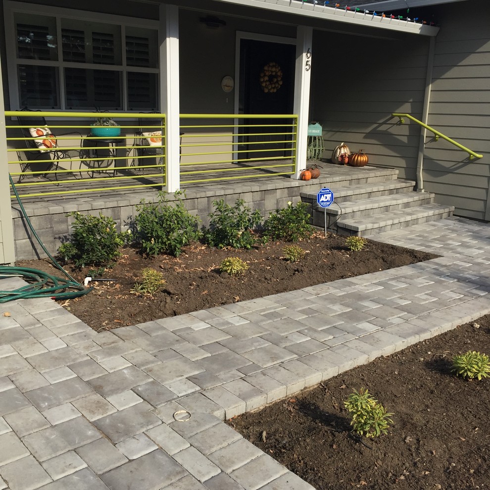 Contemporary, Low Maintenance and drought tolerant Front Yard in Walnut Creek