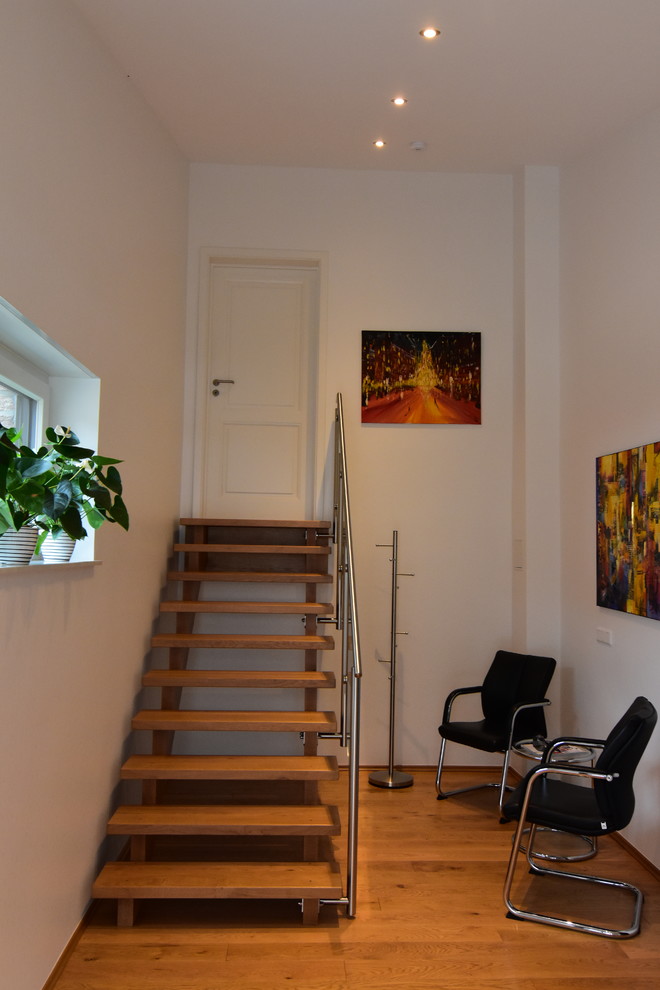 Mittelgroße Moderne Treppe in Köln