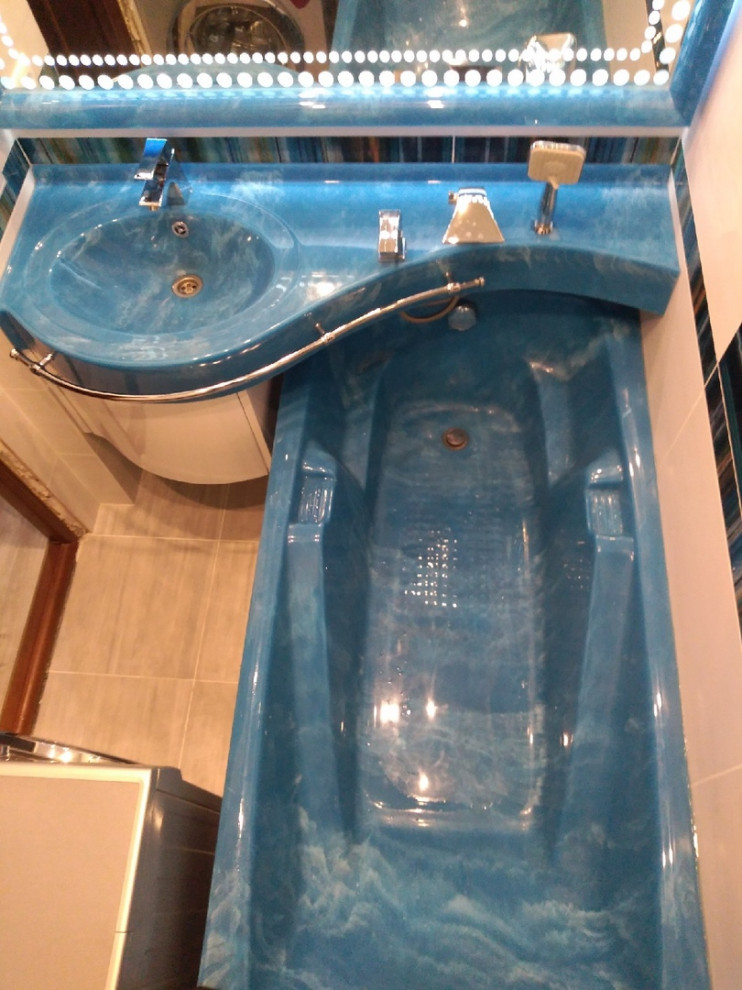 Ванная с сантехникой в цвете Аквамарин