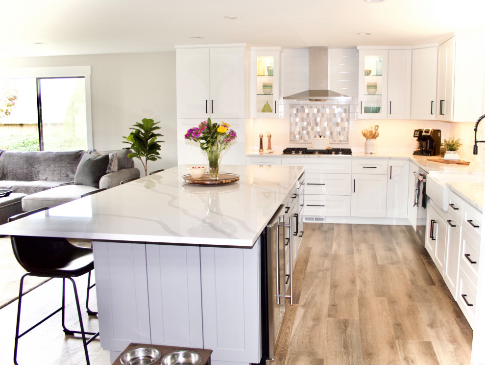 Transitional kitchen photo in Seattle