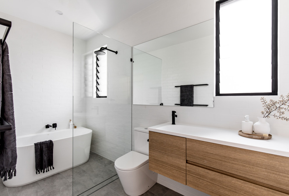Design ideas for a modern bathroom in Sydney.