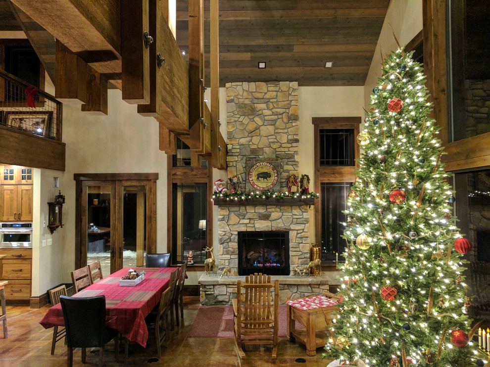 Inspiration for a small rustic home design remodel