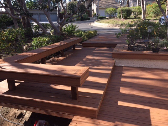 Mid-sized mountain style backyard deck container garden photo in Los Angeles with a roof extension