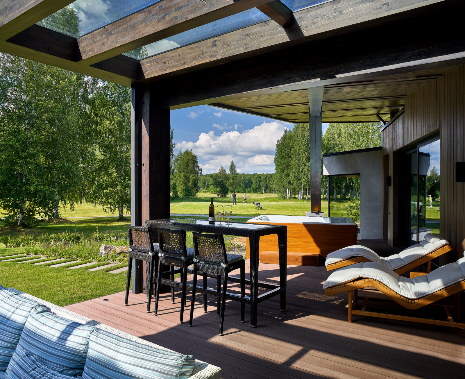 дом на гольф поле