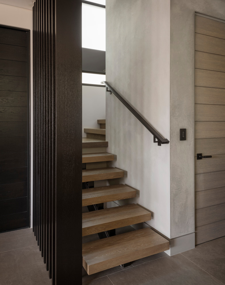 Example of a minimalist staircase design in San Diego