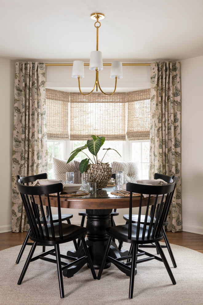Dining room - traditional dining room idea