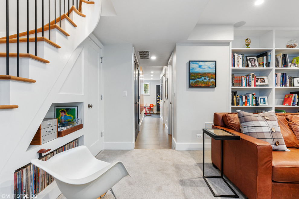 Example of a transitional home design design in Chicago