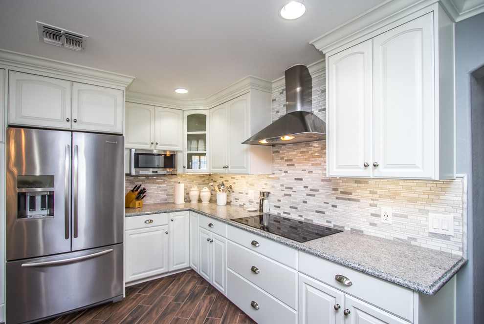 Transitional kitchen photo in Phoenix
