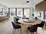 Modern Dining Room by Chan Architecture Pty Ltd