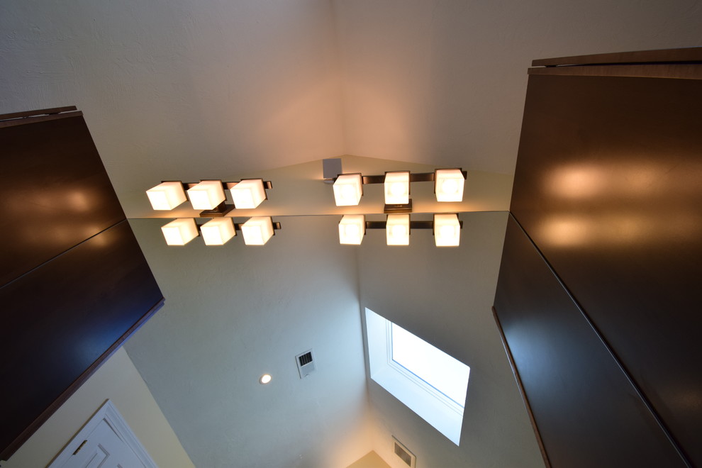 Transitional home design photo in Boston