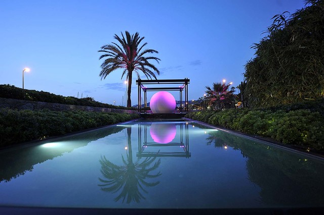 Piscine contemporaine tropicale-piscina