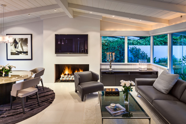Butterfly Beach Villa retro-salon