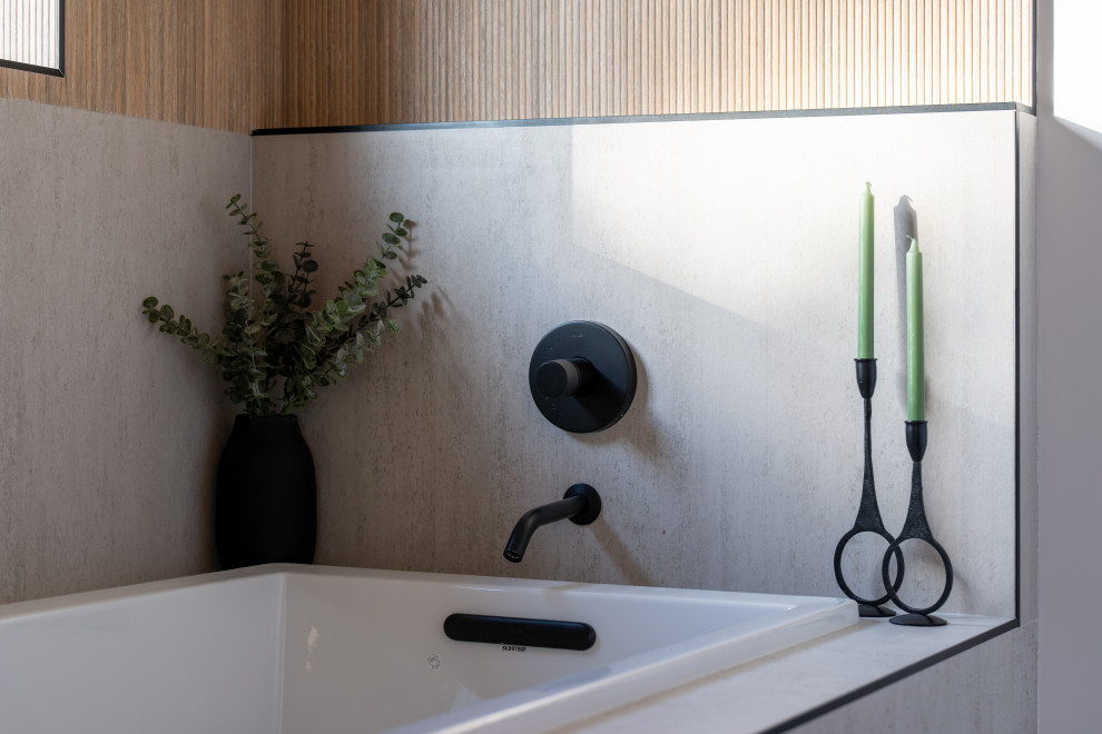 Inspiration for a mid-sized modern bathroom remodel in Houston