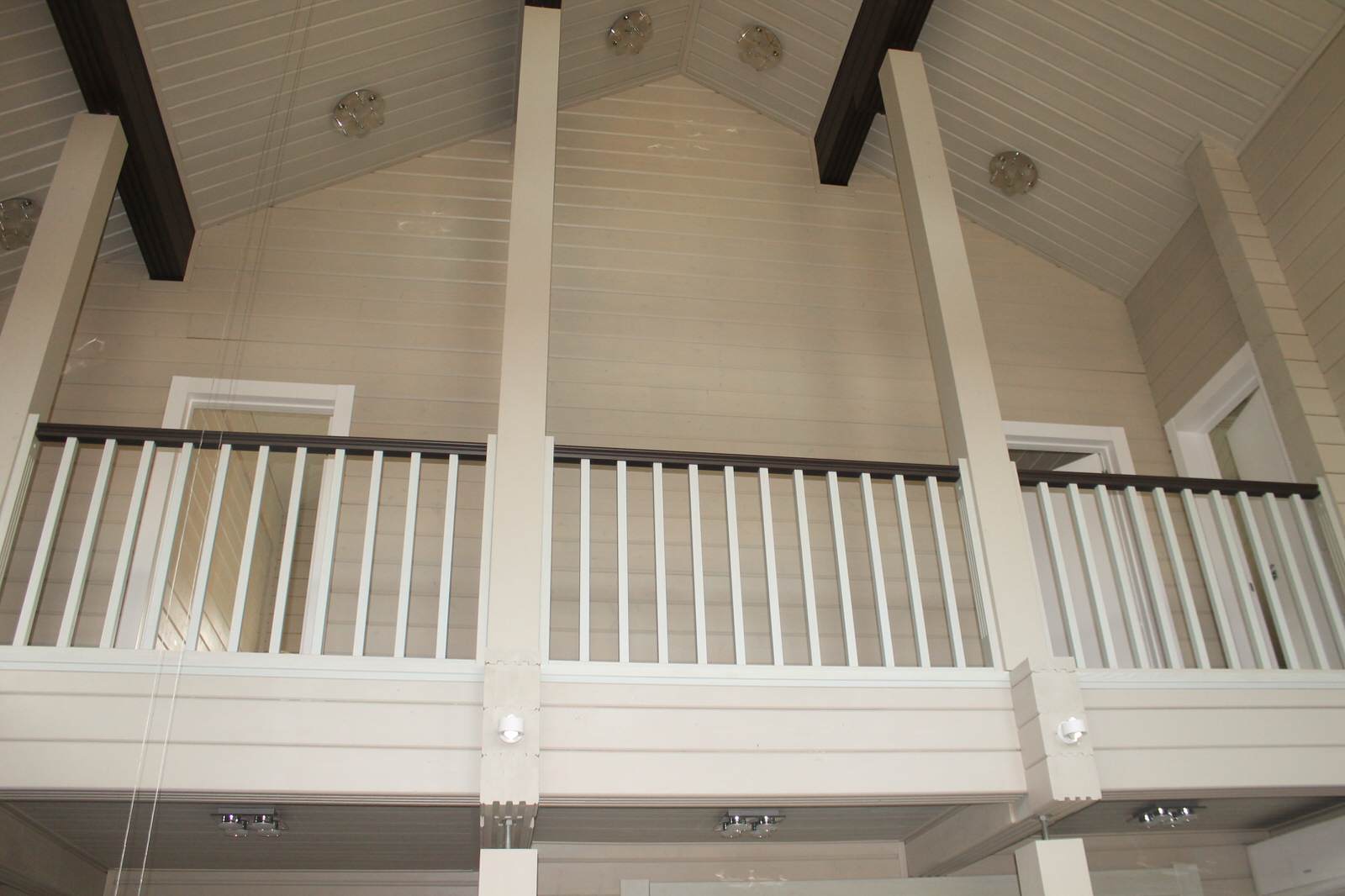 Отделка дома и бани из клееного бруса